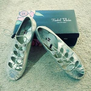 Isabel Toledo Silver Sneakers Like New 39